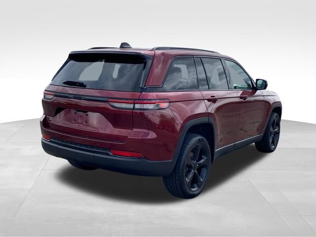 Used 2023 Jeep Grand Cherokee Altitude AWD/4WD image 3