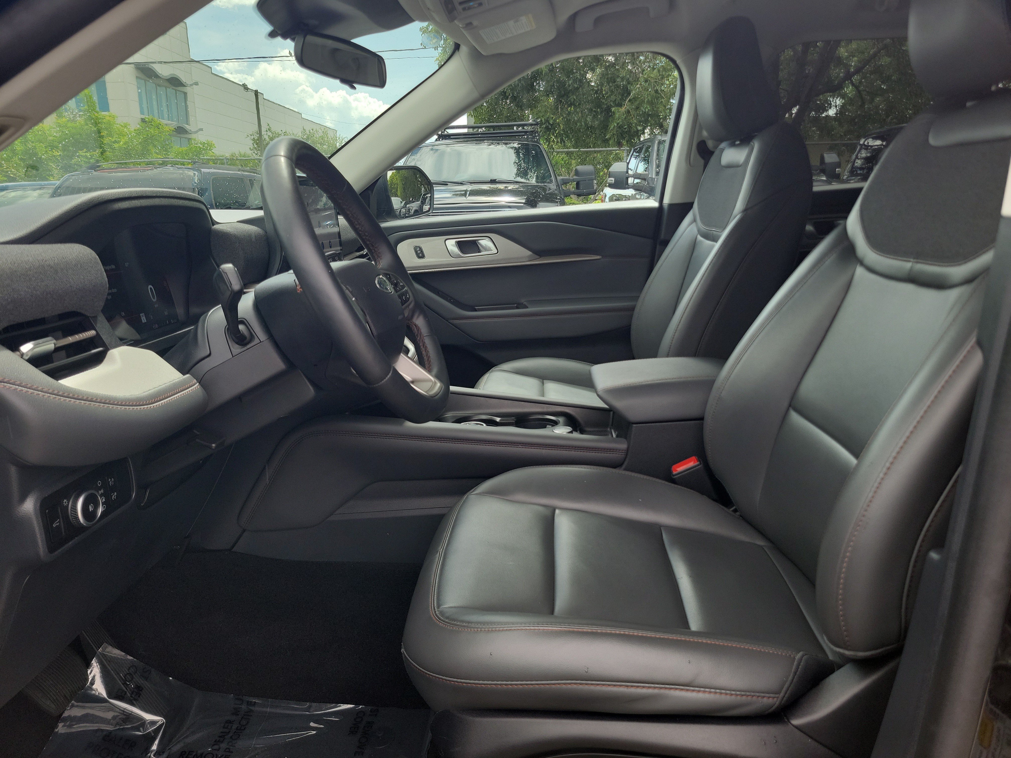 Used 2025 Ford Explorer Active w/ Active Comfort Package RWD image 11