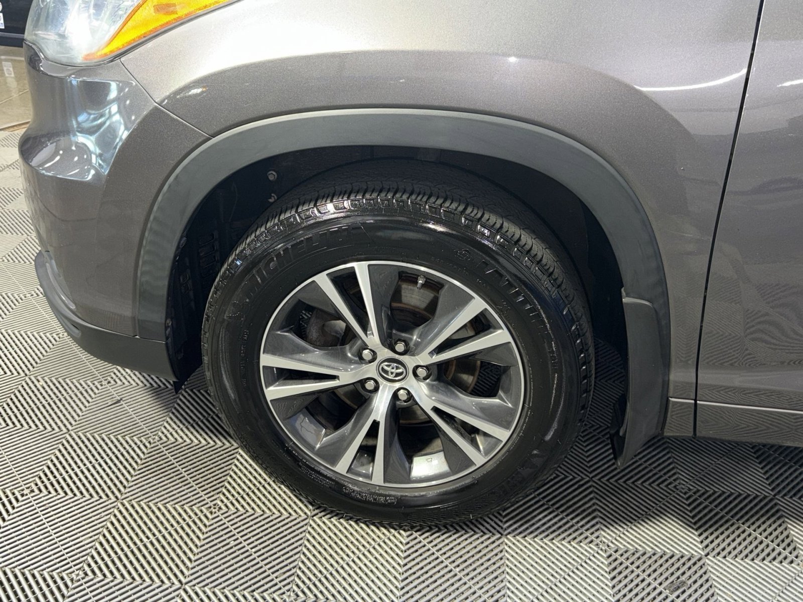 Used 2016 Toyota Highlander XLE image 17