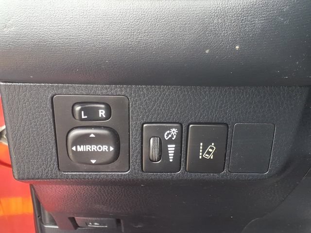 Used 2017 Toyota RAV4 XLE AWD/4WD image 7