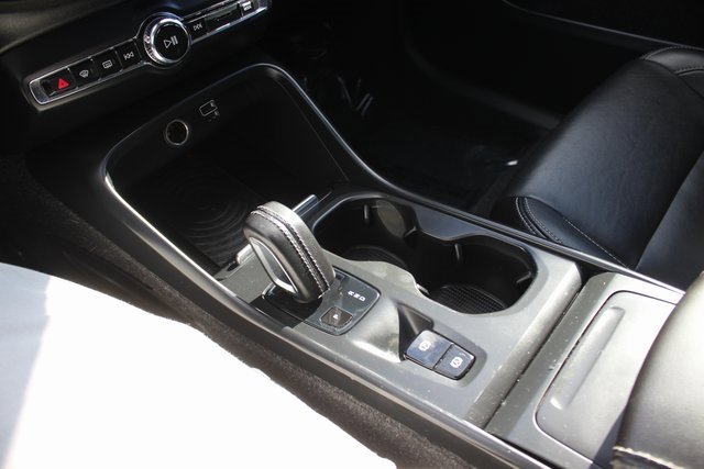 Used 2019 Volvo XC40 T5 Momentum image 10