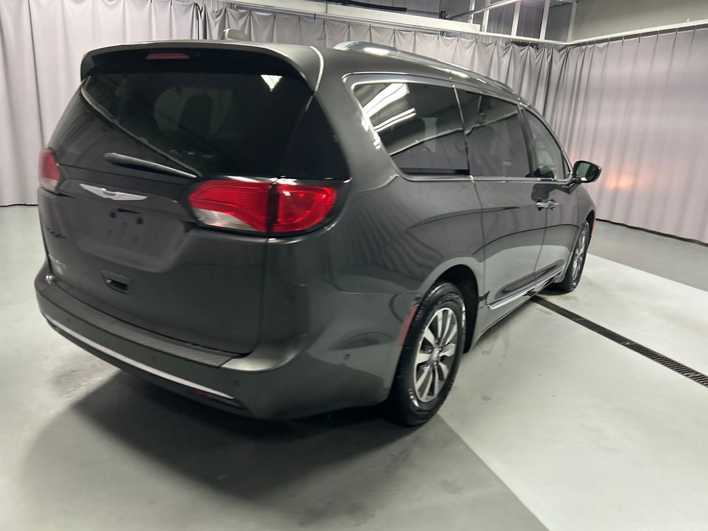 Used 2020 Chrysler Pacifica Touring-L Plus w/ Advanced Safetytec Group FWD image 7