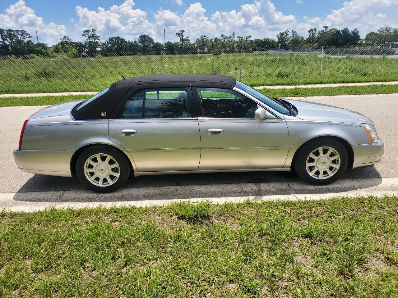 Used 2008 Cadillac DTS Luxury I image 5