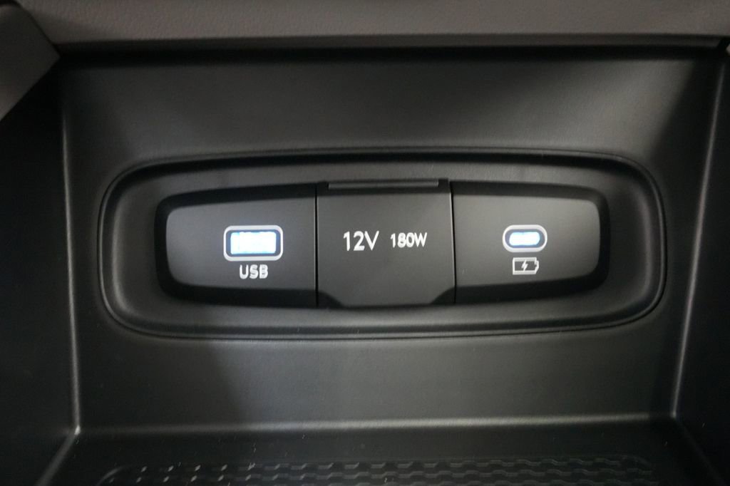 New 2025 Hyundai Venue SEL image 39