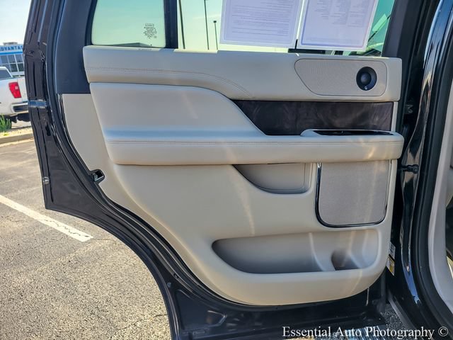 Used 2019 Lincoln Navigator Select AWD/4WD image 31