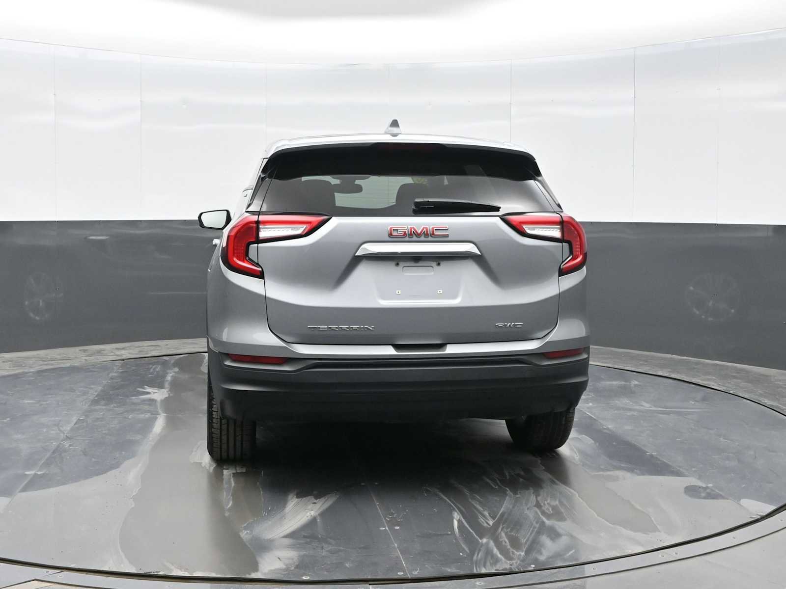 Used 2024 GMC Terrain SLE image 5