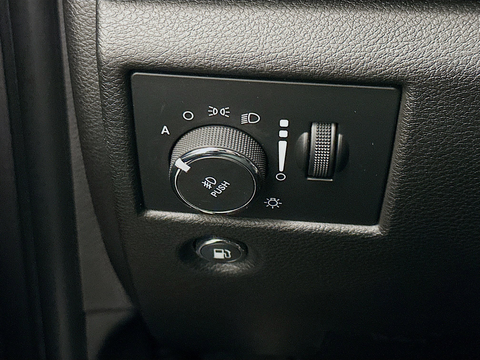 Used 2019 Jeep Grand Cherokee Limited image 17