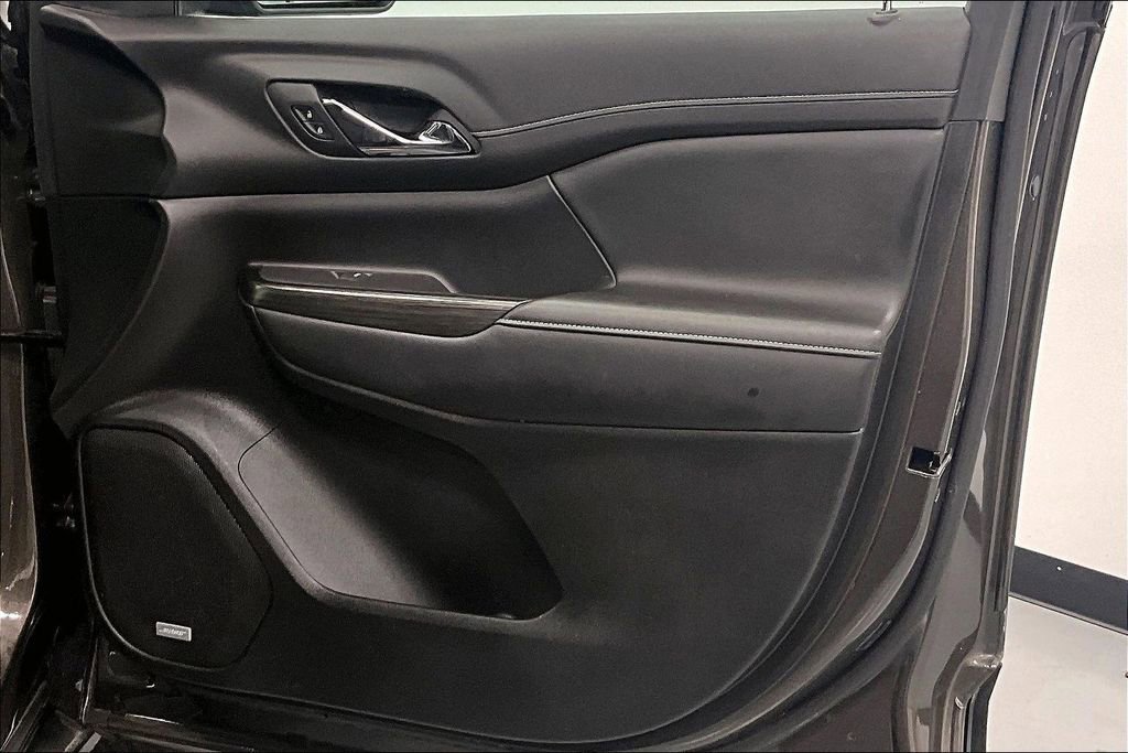 Used 2020 GMC Acadia SLT w/ Premium Package image 17