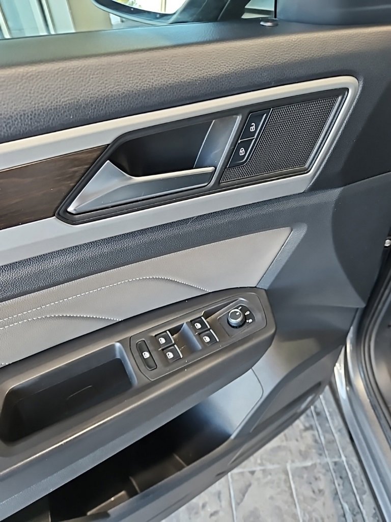 Used 2023 Volkswagen Atlas SE image 29