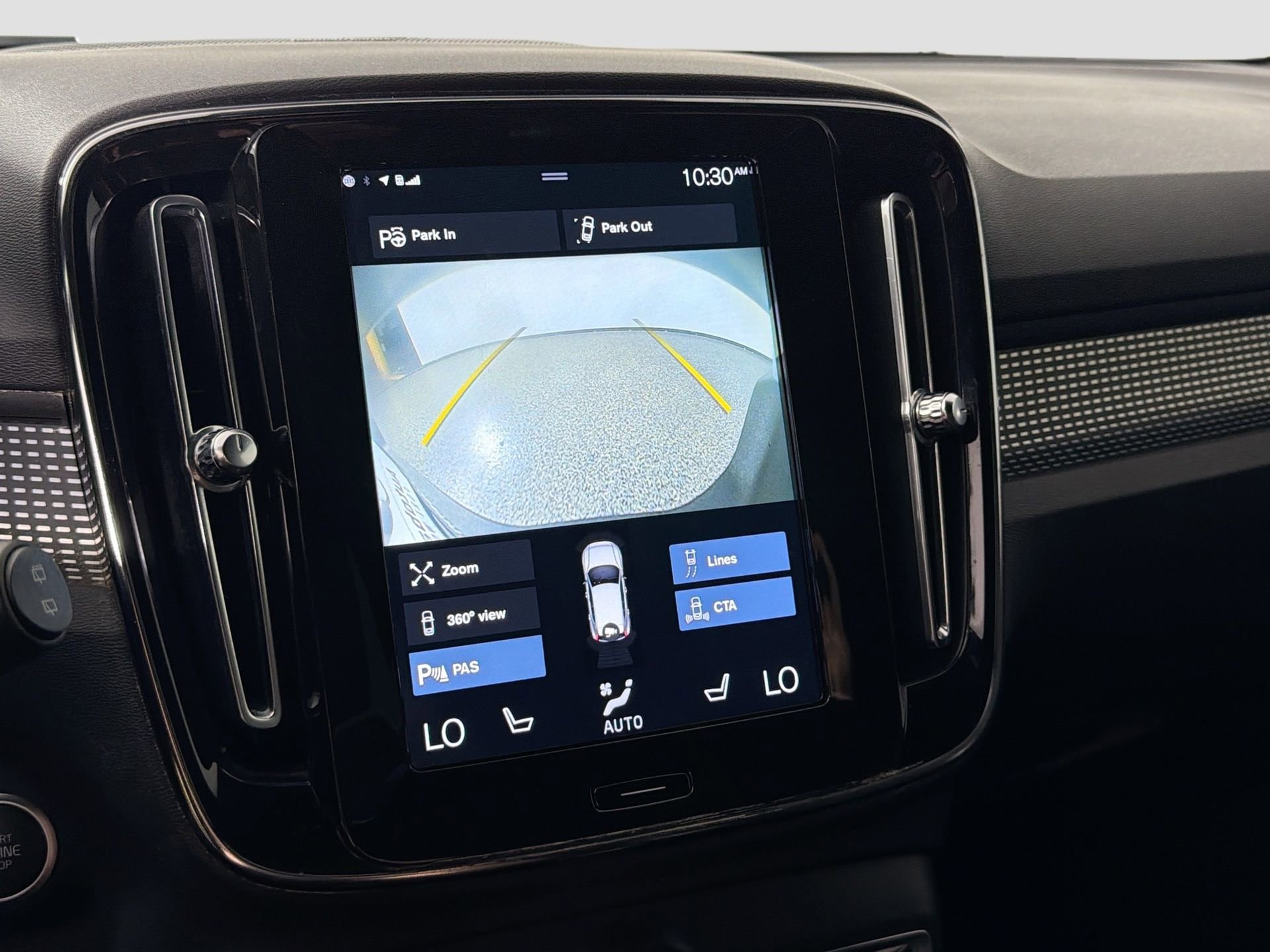 Used 2022 Volvo XC40 T5 R-Design w/ Advanced Package image 14