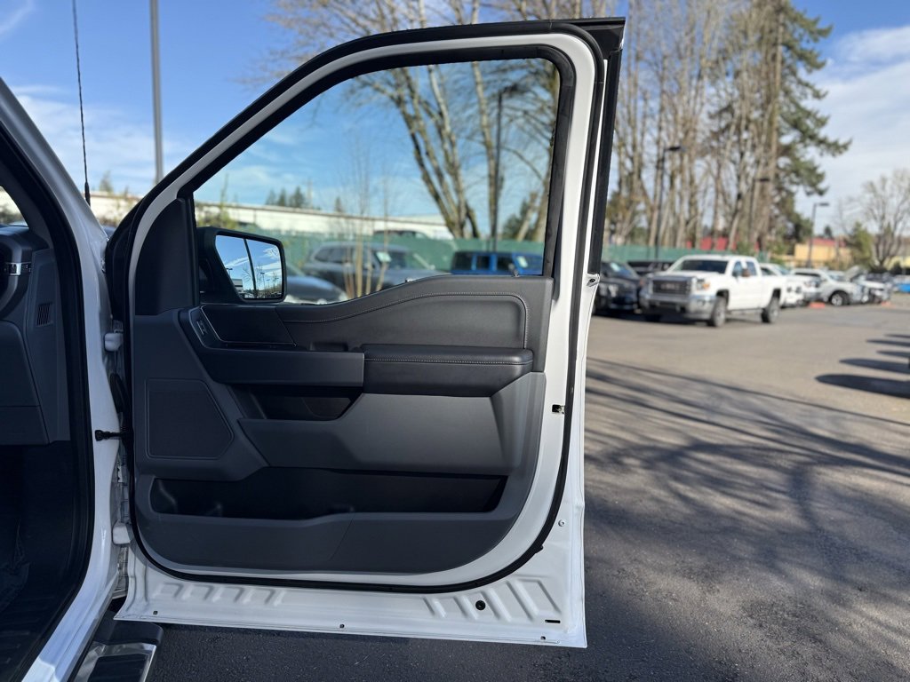 Used 2025 Ford F150 XLT w/ Equipment Group 301A Standard image 17