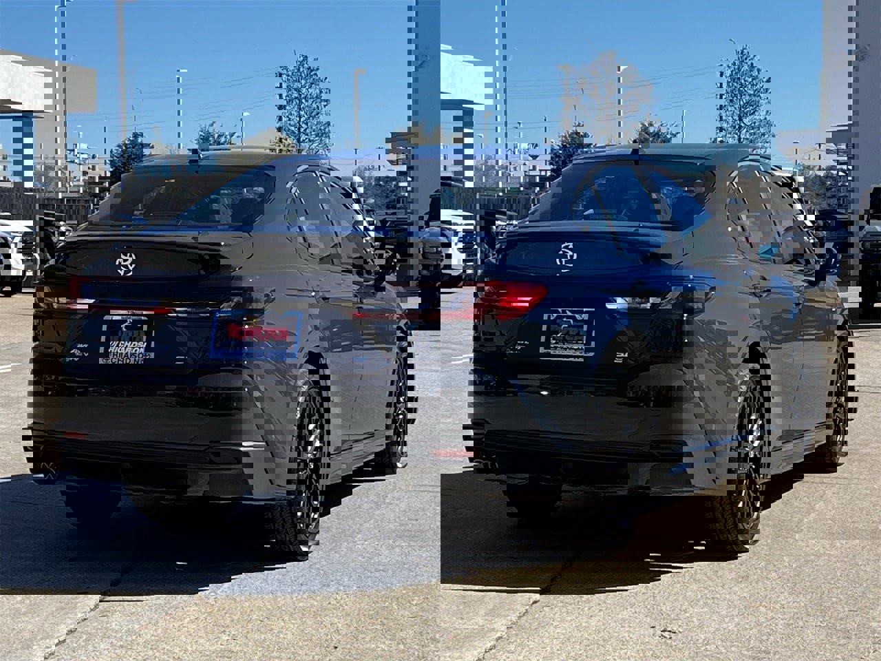 Used 2025 Toyota Camry SE image 4