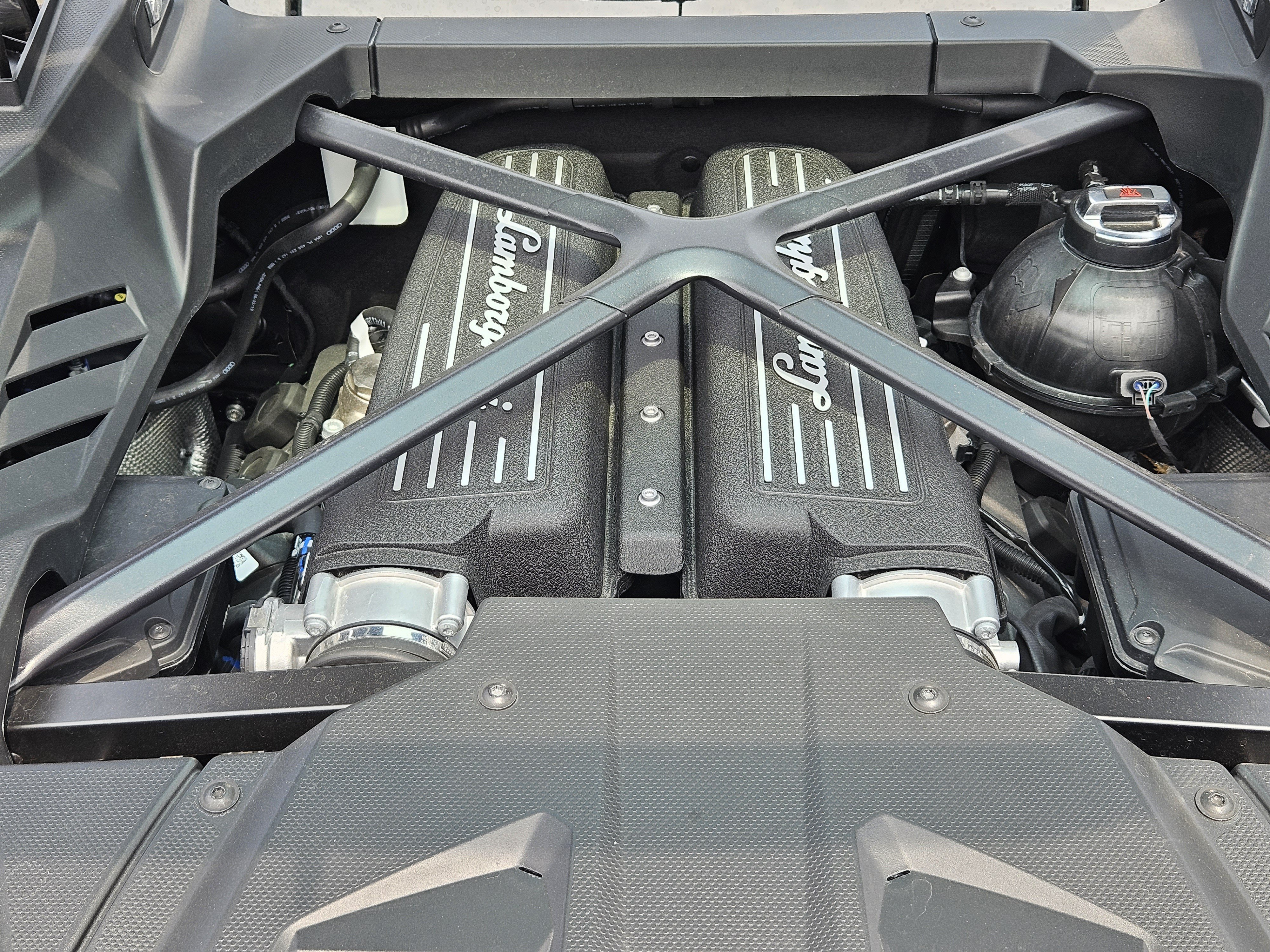 Used 2020 Lamborghini Huracan EVO AWD/4WD image 30
