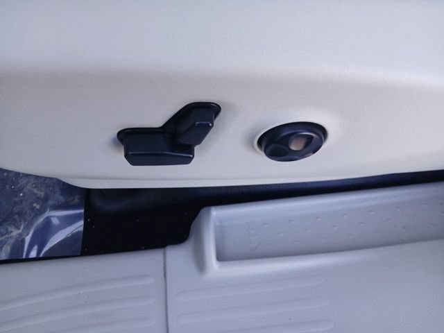Used 2018 Chrysler Pacifica Limited FWD image 13
