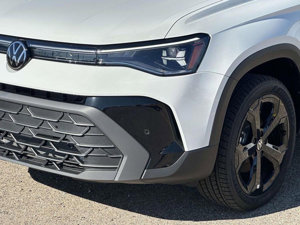 New 2025 Volkswagen Taos SE image 6