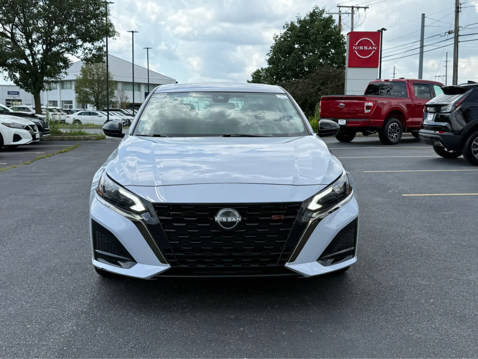 Used 2023 Nissan Altima 2.5 SR w/ SR Premium Package AWD/4WD image 2