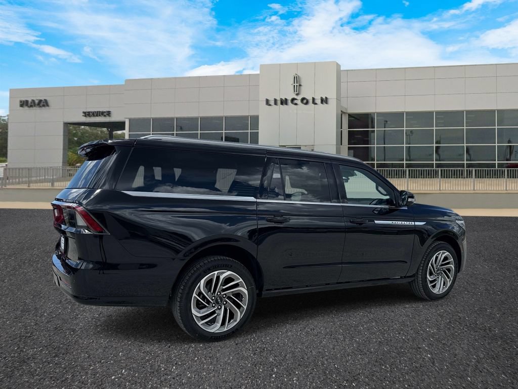 New 2026 Lincoln Navigator L Reserve AWD/4WD image 3