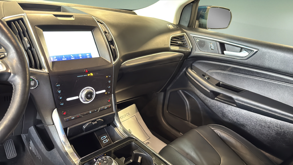 Used 2020 Ford Edge Titanium AWD/4WD image 36