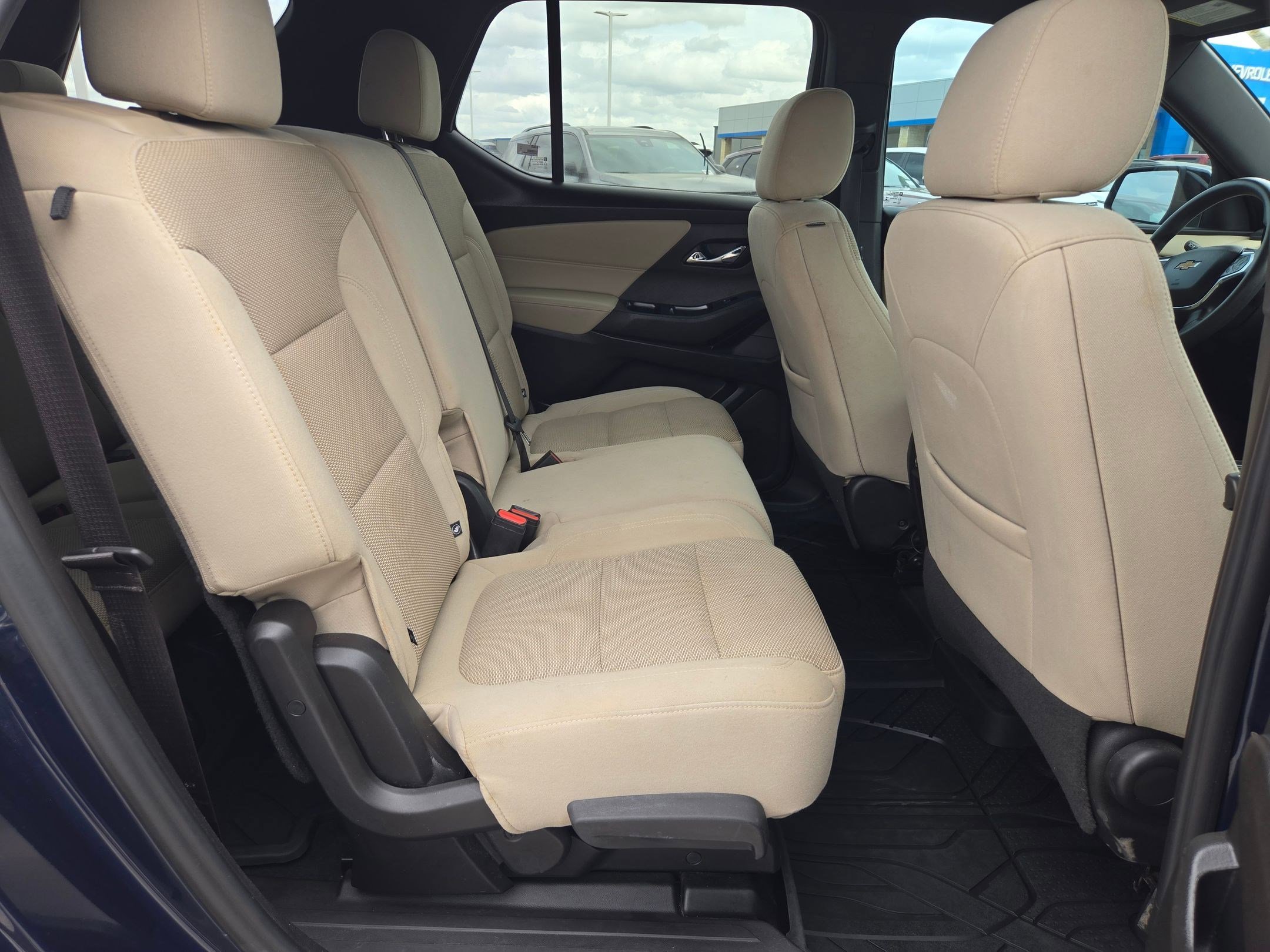 Used 2022 Chevrolet Traverse LS image 24