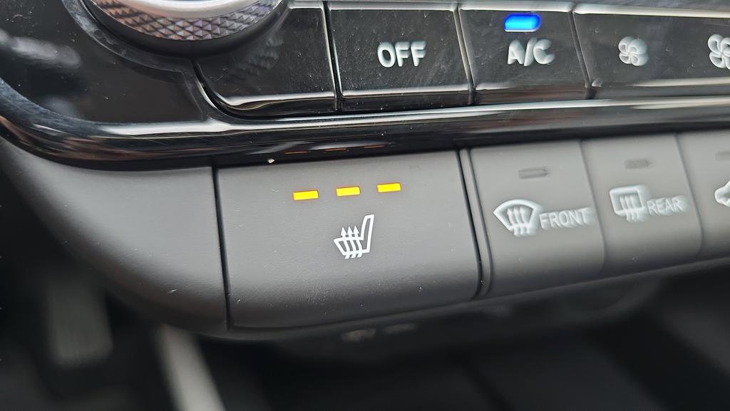 Certified 2025 Hyundai Elantra Limited FWD image 10
