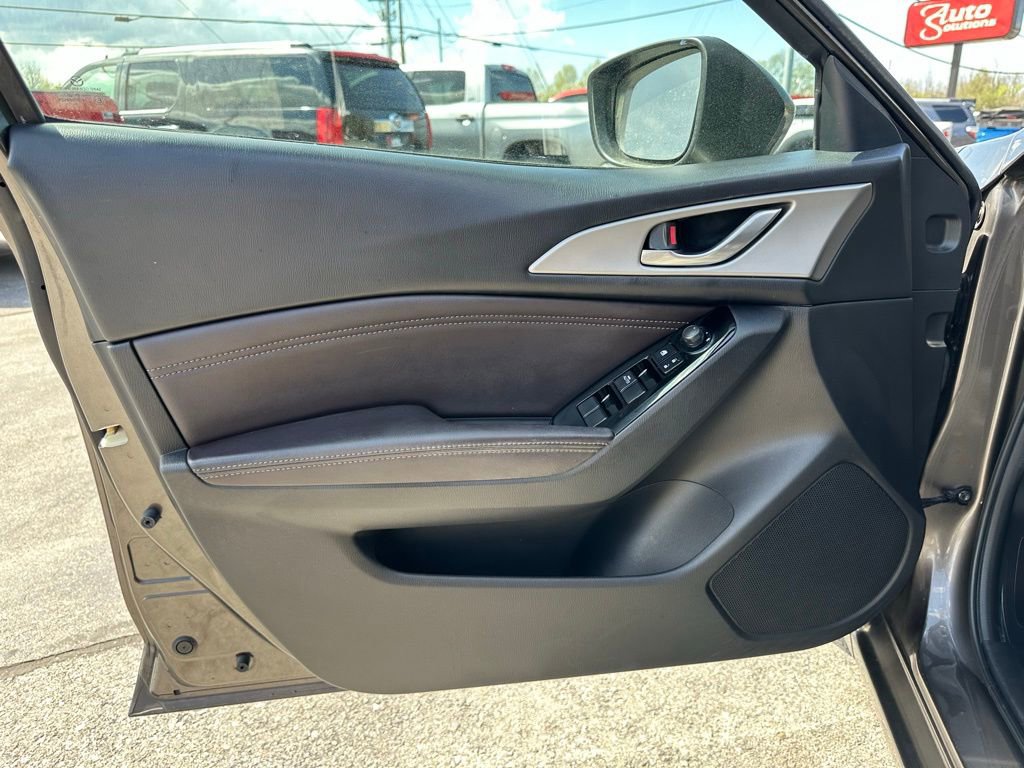 Used 2017 MAZDA MAZDA3 Touring image 12