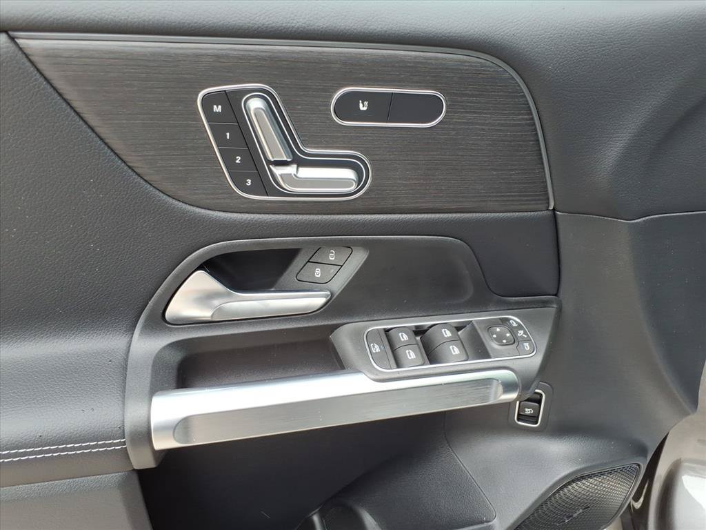 Used 2026 Mercedes-Benz GLB 250 4MATIC image 13