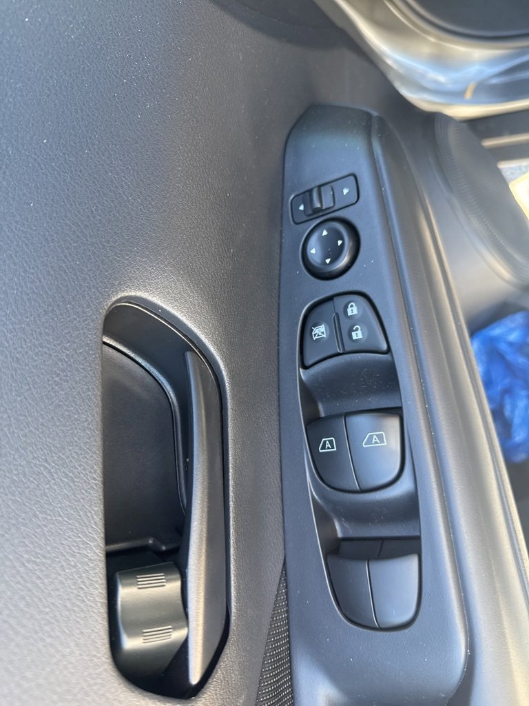 Used 2024 Nissan Kicks S image 14