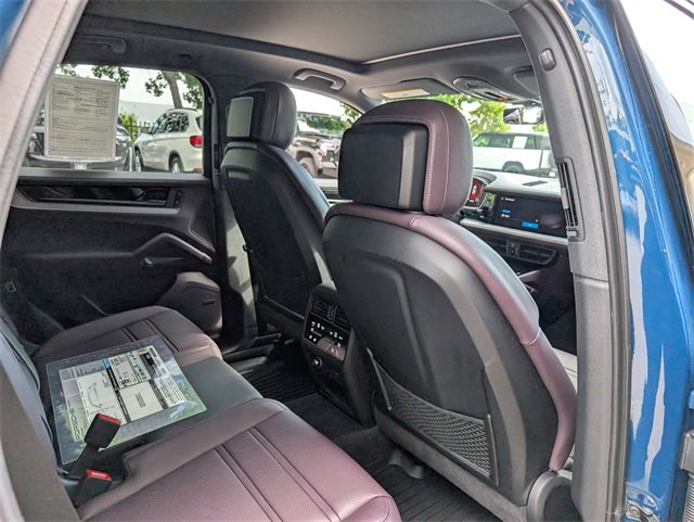 Used 2024 Porsche Cayenne image 8