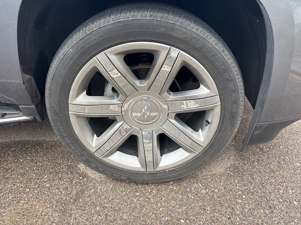 Used 2018 Cadillac Escalade ESV Luxury image 2