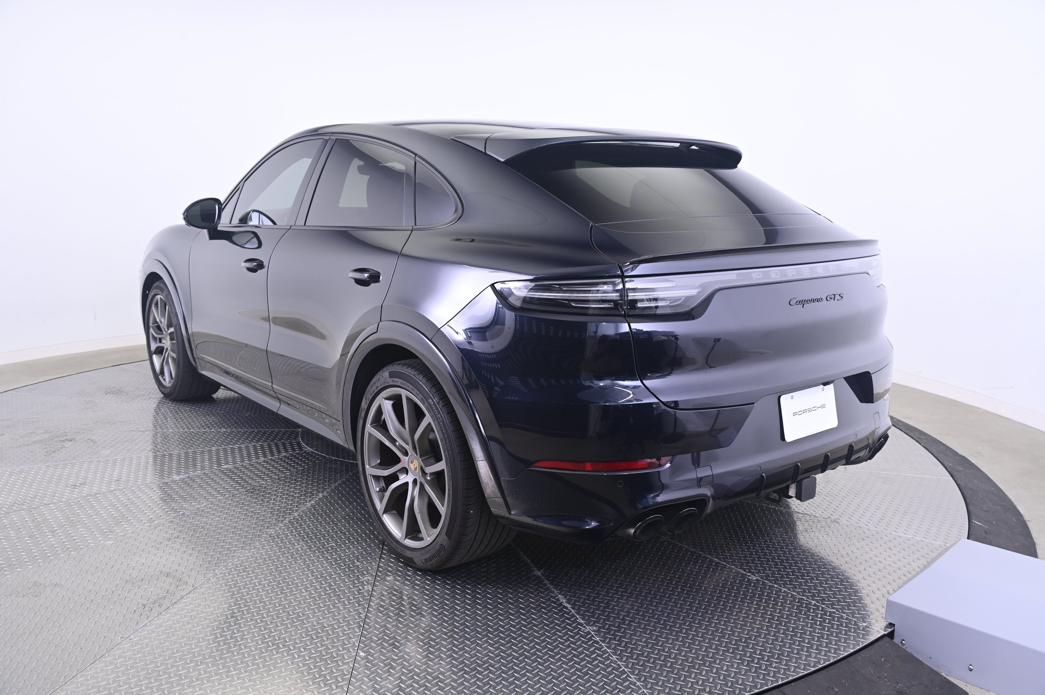 Certified 2023 Porsche Cayenne GTS AWD/4WD image 3
