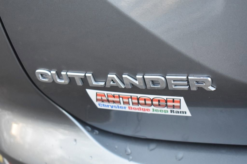 Used 2023 Mitsubishi Outlander SE image 19