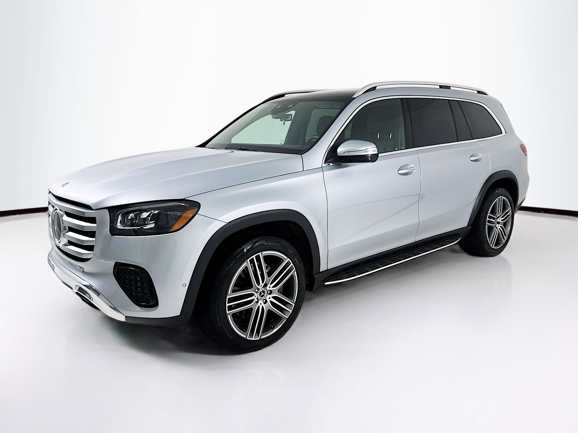 Used 2025 Mercedes-Benz GLS 450 4MATIC image 3