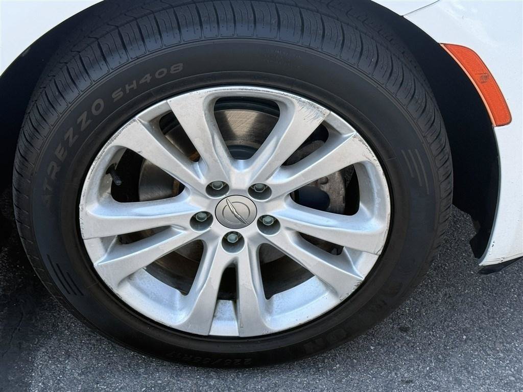 Used 2016 Chrysler 200 Limited FWD image 9