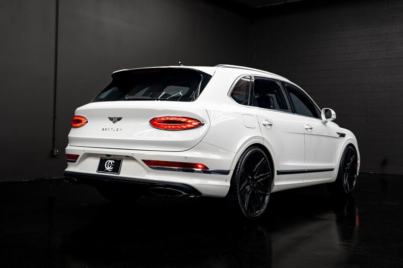 Used 2024 Bentley Bentayga AWD/4WD image 15