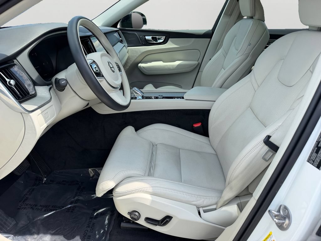 Certified 2025 Volvo XC60 B5 Ultra w/ Climate Package AWD/4WD image 16