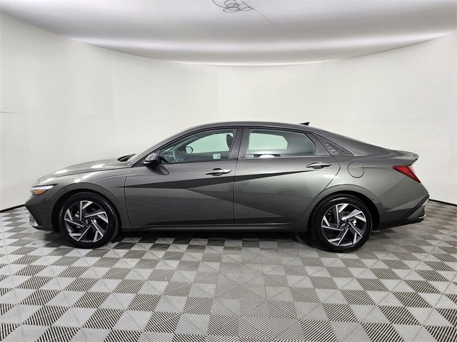 Certified 2025 Hyundai Elantra Sport image 2