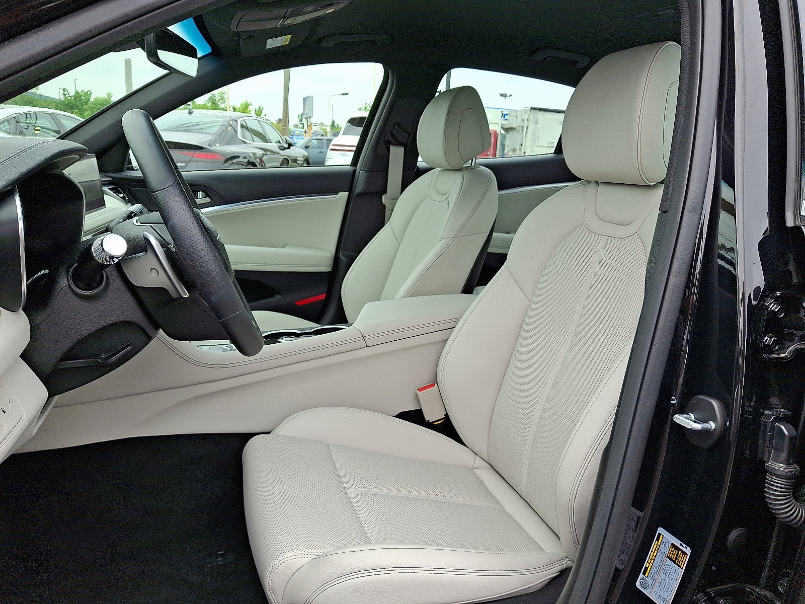 Used 2025 Genesis G70 2.5T image 13