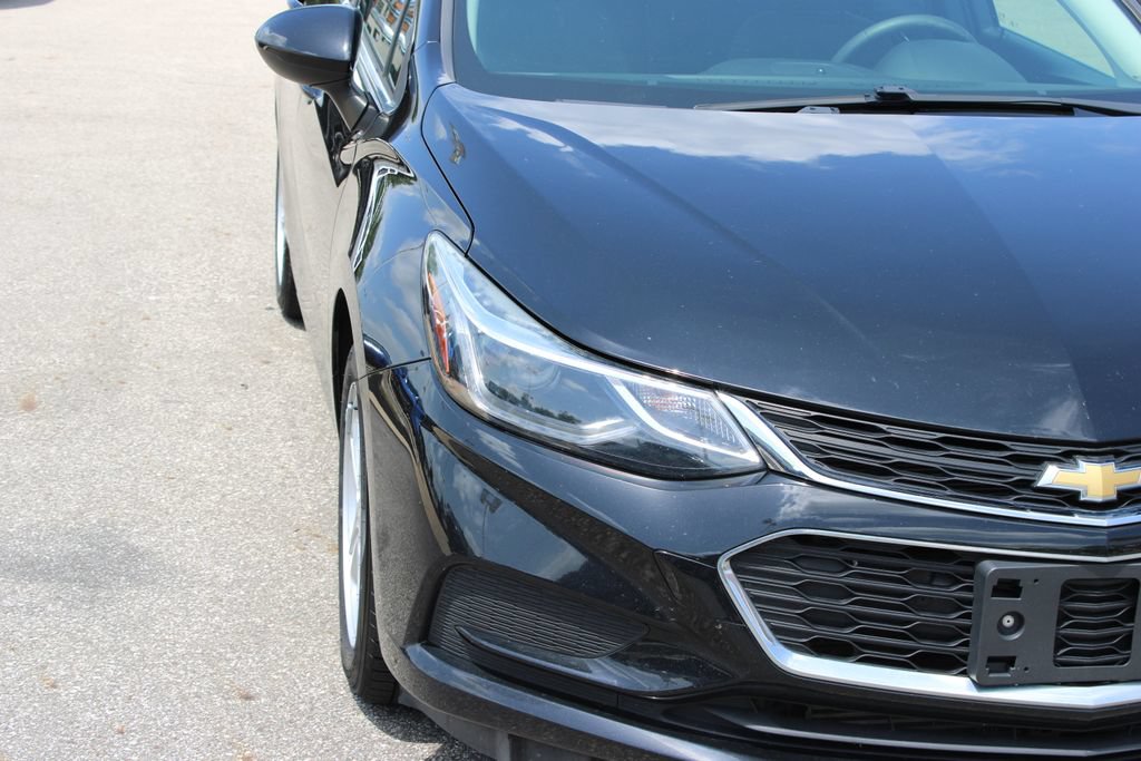 Certified 2018 Chevrolet Cruze LT FWD image 3