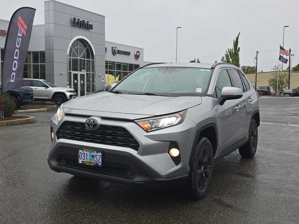 Used 2020 Toyota RAV4 XLE AWD/4WD image 15