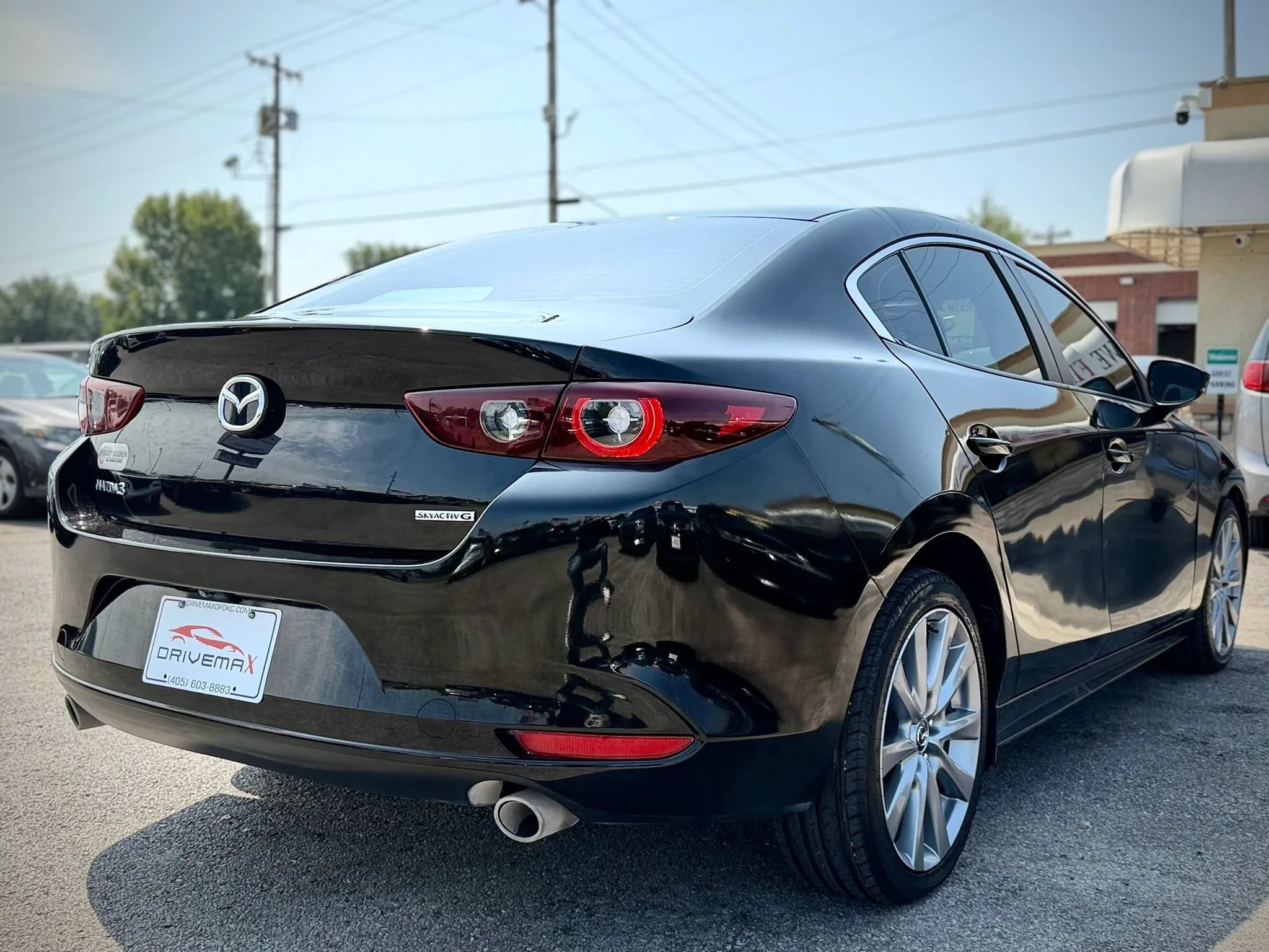 Used 2023 MAZDA MAZDA3 s FWD image 3