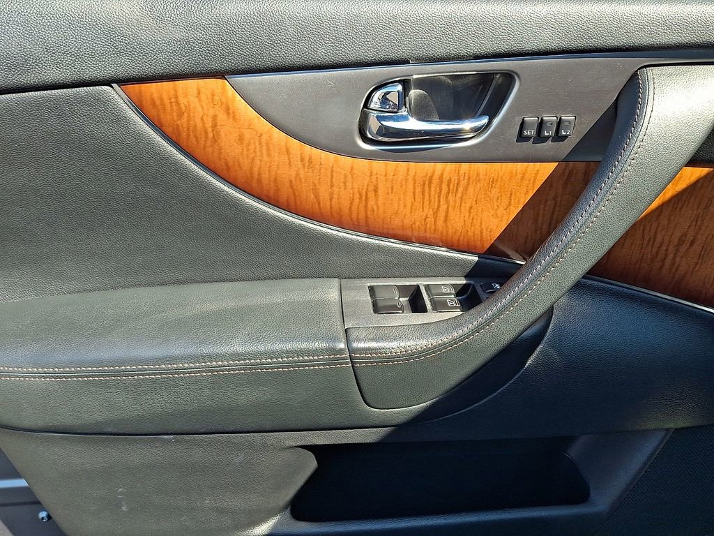 Used 2015 INFINITI QX70 AWD w/ Premium Package image 12