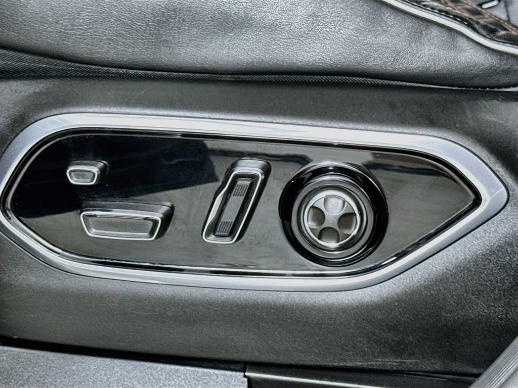 Used 2022 Jeep Grand Cherokee Summit w/ Luxury Tech Group V AWD/4WD image 20