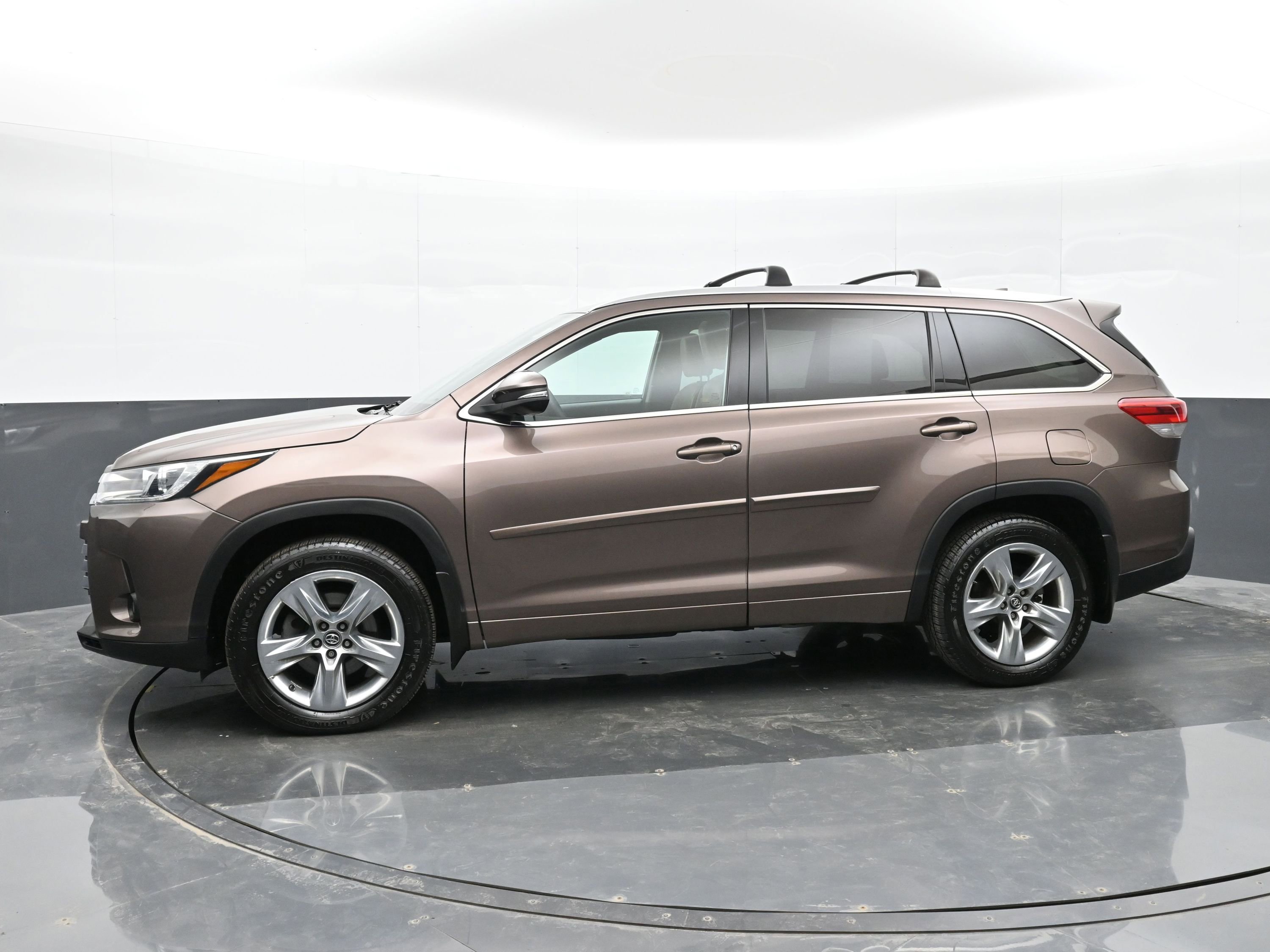 Used 2018 Toyota Highlander Limited w/ Protection Package #3 image 9