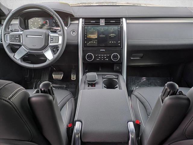 Used 2024 Land Rover Discovery Dynamic SE image 19