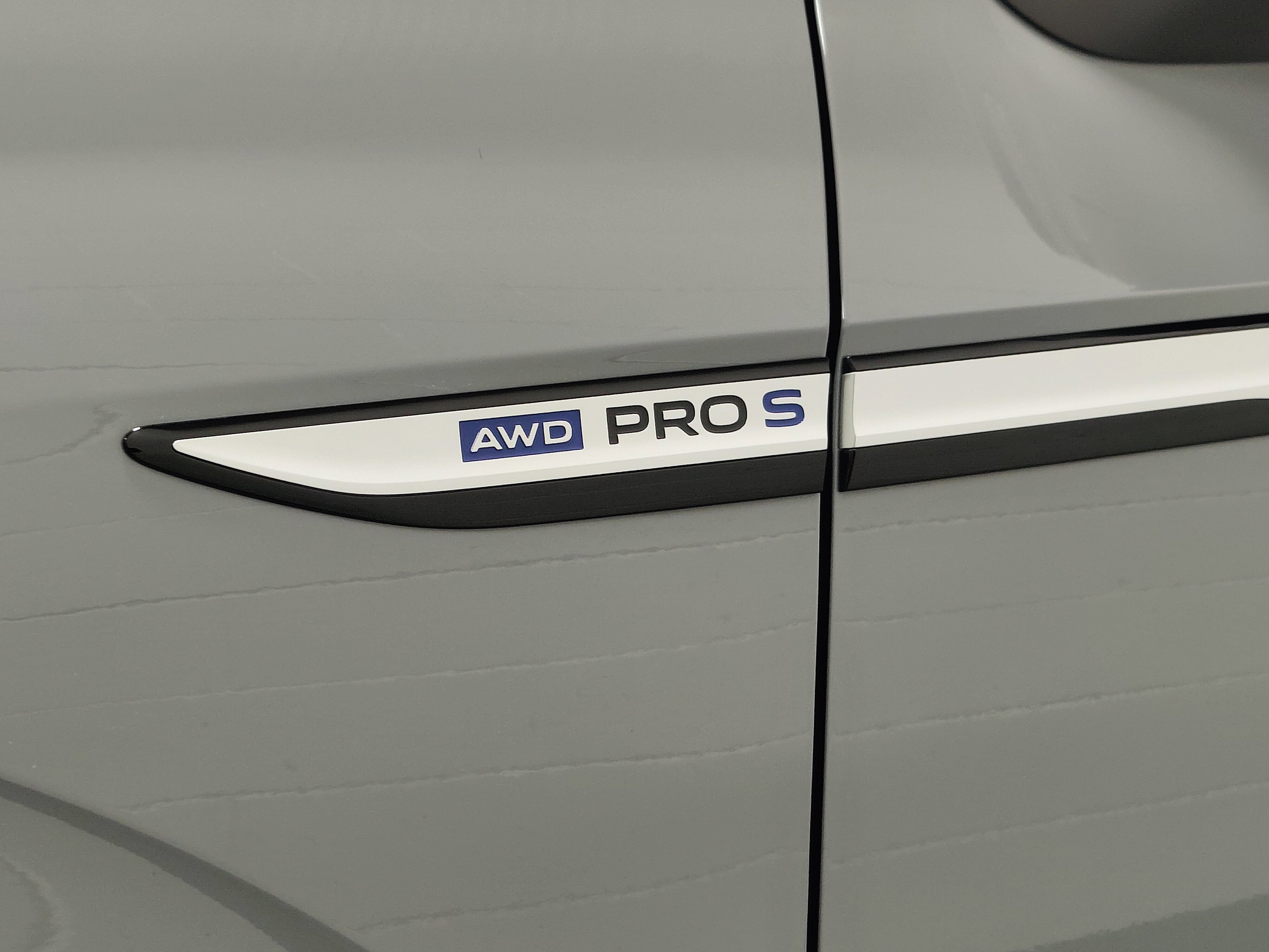 Certified 2021 Volkswagen ID.4 Pro S w/ Gradient Package image 5