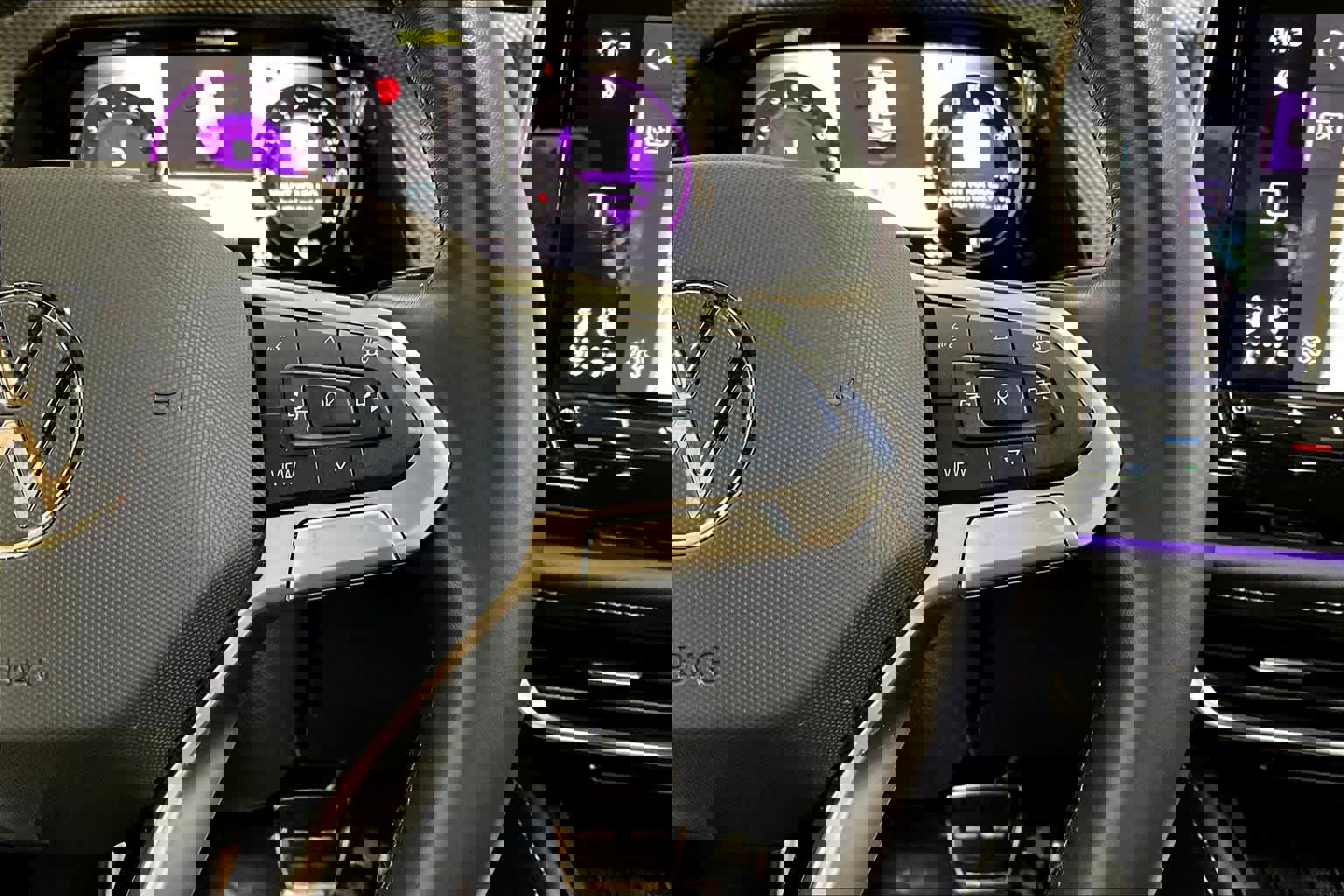 Used 2025 Volkswagen Atlas Cross Sport SEL R-Line image 22