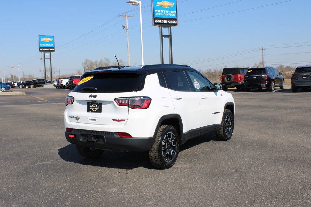 Used 2025 Jeep Compass Trailhawk w/ Trailer Tow Group AWD/4WD image 9