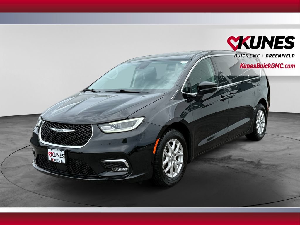 Used 2024 Chrysler Pacifica Touring-L FWD image 5