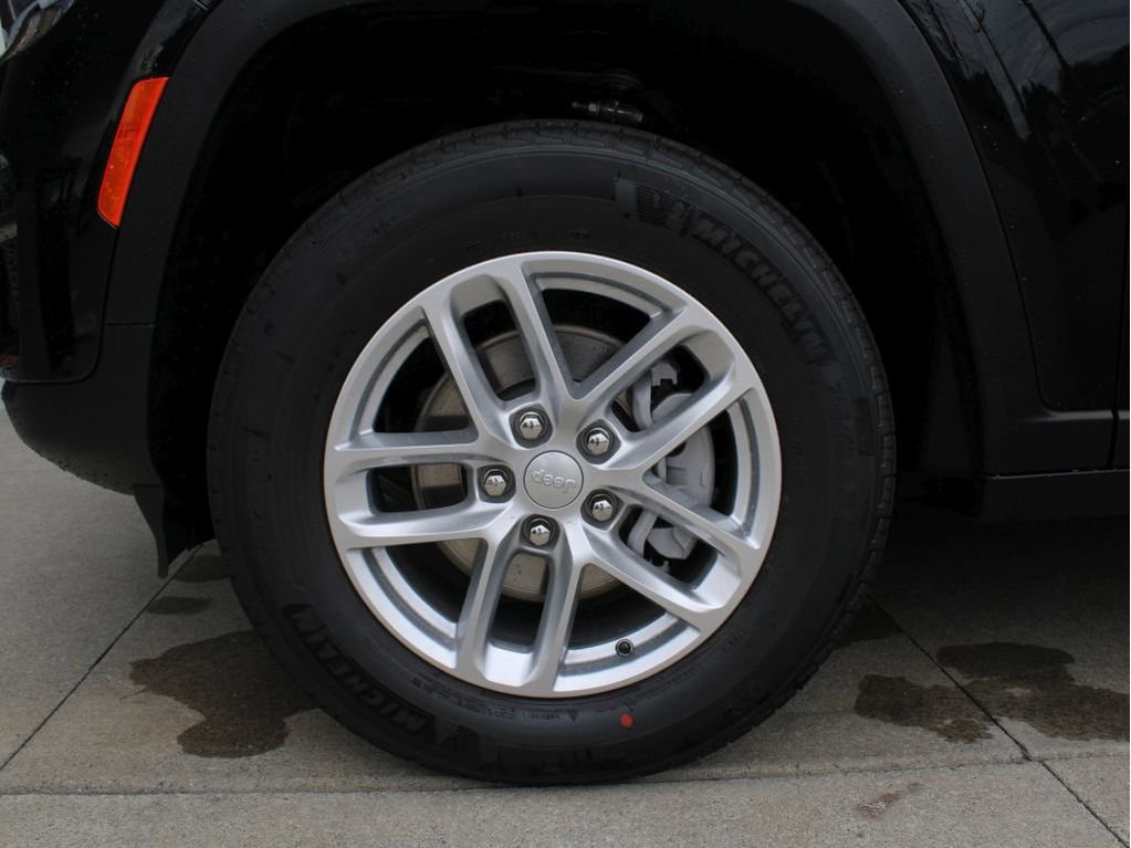 New 2025 Jeep Grand Cherokee Laredo X w/ Luxury Tech Group I image 37
