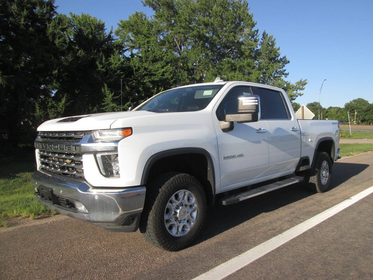 Used 2022 Chevrolet Silverado 2500 LTZ w/ Safety Package AWD/4WD image 4